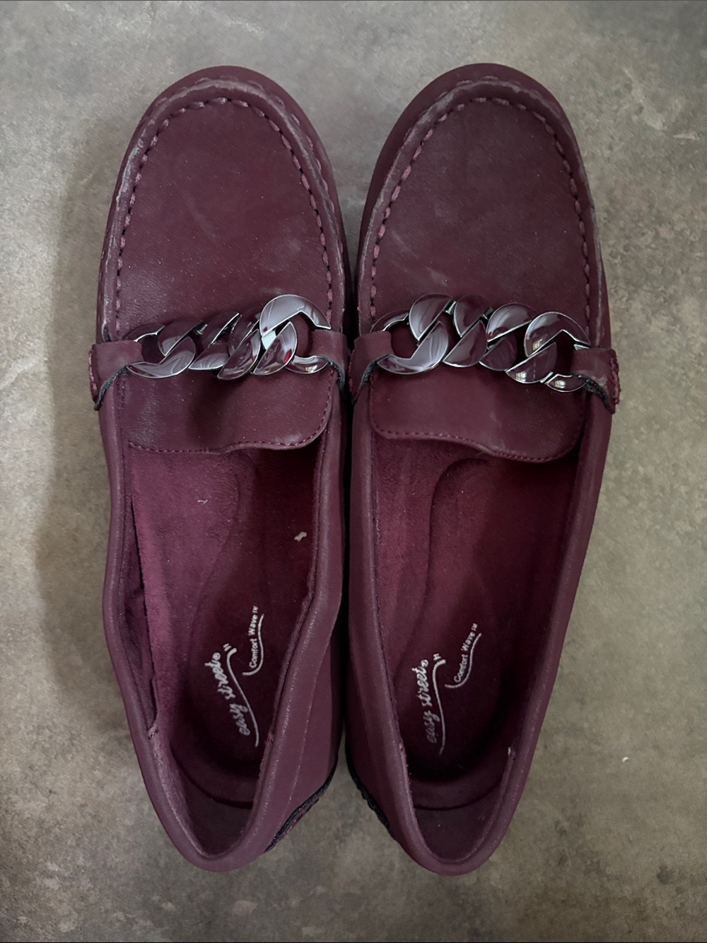 Women's Easy Street 7W Burgundy Chain-Accent Loafers
